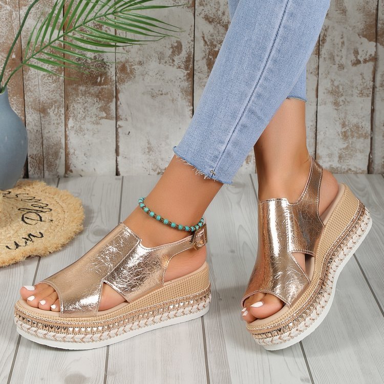 LUCINE – Sandales brillantes avec design ajouré bout poisson et talon compensé à boucle chic